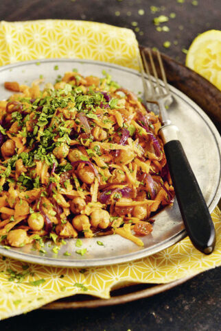 MÖHRENSALAT MIT RÖSTKICHERERBSEN MÖHRENSALAT MIT RÖSTKICHERERBSEN