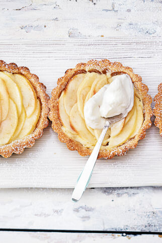 Apfel-Amarettini-Törtchen