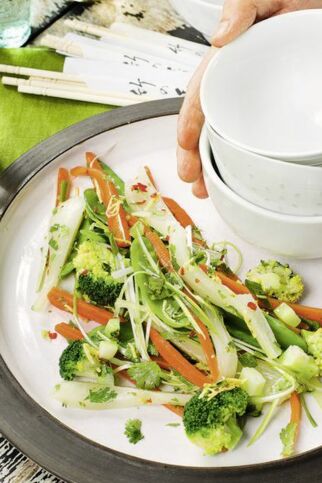 Gemüsesalat mit Chilidressing Gemüsesalat mit Chilidressing