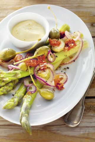 Grüner Spargel mit Seidentofu-Mayonnaise Grüner Spargel mit Seidentofu-Mayonnaise