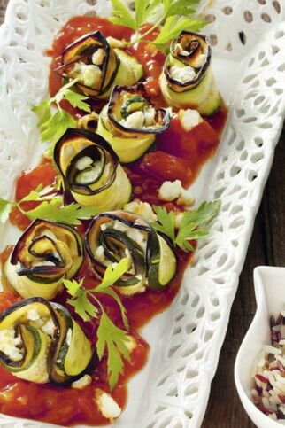 Auberginen-Zucchini-Röllchen mit Feta Auberginen-Zucchini-Röllchen mit Feta