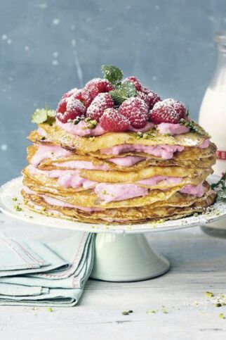 Crêpetorte mit Beerencreme Crêpetorte mit Beerencreme