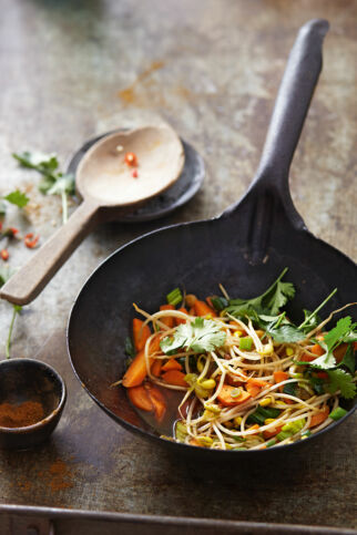 Sojabohnensprossen aus dem Wok Sojabohnensprossen aus dem Wok