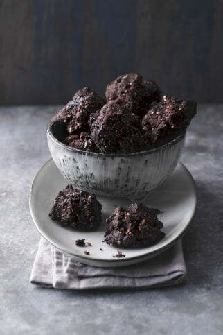 Chocolate-Cookies mit Macadamias und Ahornsirup Chocolate-Cookies mit Macadamias und Ahornsirup