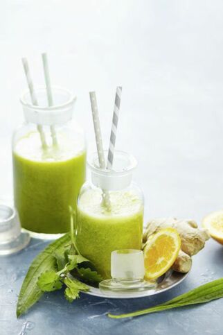 Hustenlöser-Smoothie mit Spitzwegerich Hustenlöser-Smoothie mit Spitzwegerich