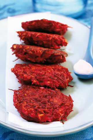 Rote-Bete-Kokos-Bratlinge mit Meerrettichsahne Rote-Bete-Kokos-Bratlinge mit Meerrettichsahne
