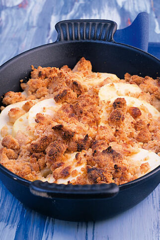 Gebackene Äpfel mit Marzipanstreuseln Gebackene Äpfel mit Marzipanstreuseln