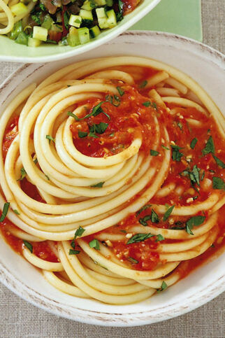Tomaten-Pinienkern-Sauce mit Knoblauch Tomaten-Pinienkern-Sauce mit Knoblauch