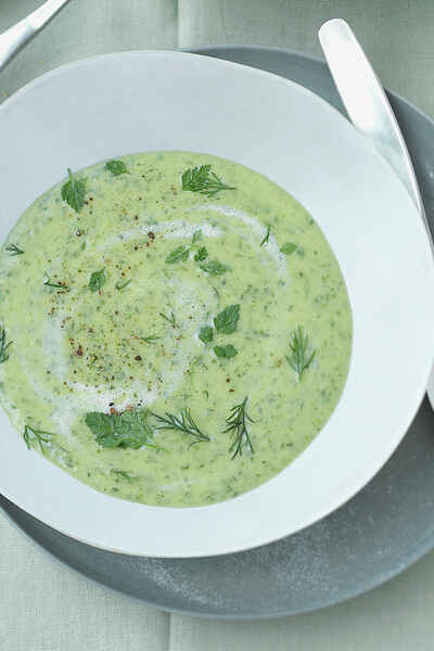 28 feine Kräutersuppen-Rezepte | Küchengötter 28 feine Kräutersuppen-Rezepte | Küchengötter