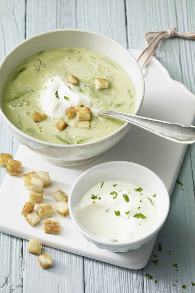 28 feine Kräutersuppen-Rezepte | Küchengötter 28 feine Kräutersuppen-Rezepte | Küchengötter