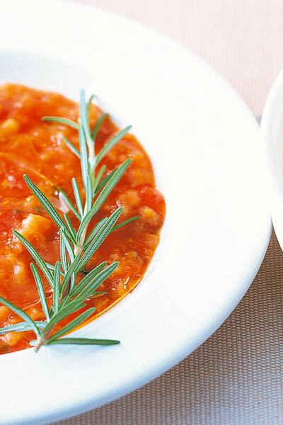 Tomatensuppe mit Brotwürfeln
