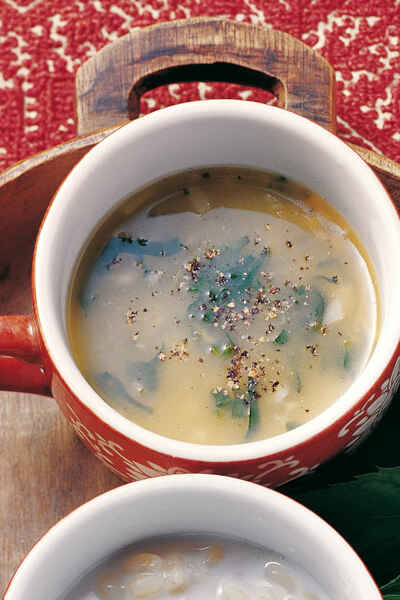 28 feine Kräutersuppen-Rezepte | Küchengötter 28 feine Kräutersuppen-Rezepte | Küchengötter