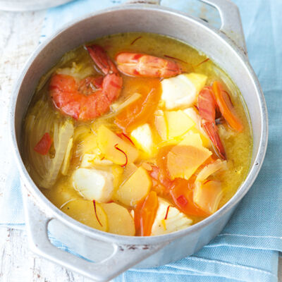 Fischsuppe mit Safran und Tomaten