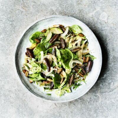 Spinatsalat mit Datteln und Avocado