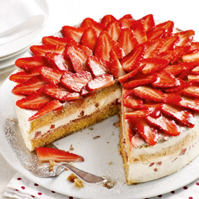 Walnuss-Erdbeer-Torte