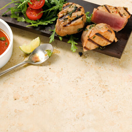 Teriyaki-Thunfisch mit Tomaten-Rucola-Salat Teriyaki-Thunfisch mit Tomaten-Rucola-Salat