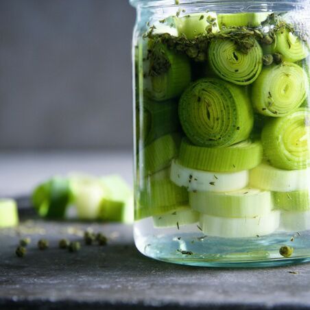 Lauch mit Kräutern und grünem Pfeffer Lauch mit Kräutern und grünem Pfeffer