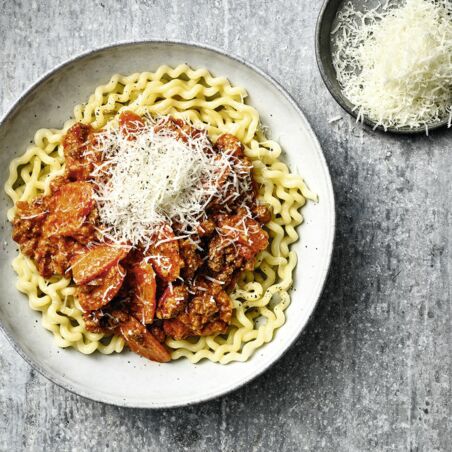 Rehbolognese mit Fusilli Napoletani Rehbolognese mit Fusilli Napoletani
