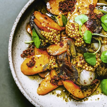 Möhren-Schalotten-Gemüse mit Senfkaviar Möhren-Schalotten-Gemüse mit Senfkaviar