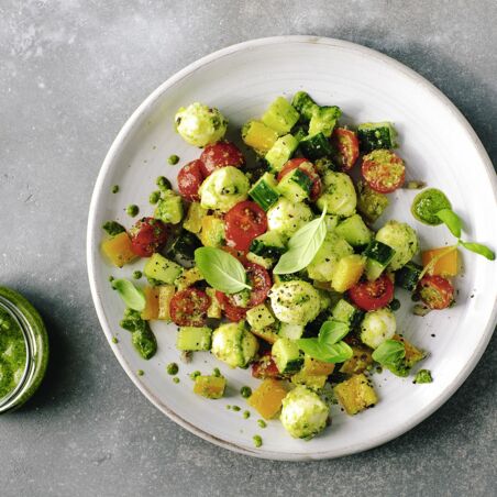 Bunter Salat mit Pesto Bunter Salat mit Pesto
