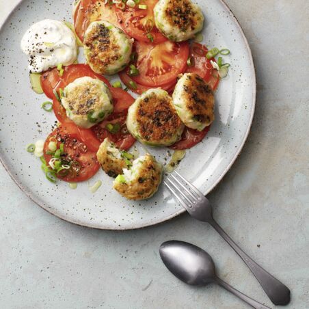 Garnelen-Buletten mit Joghurt-Koriander-Dip Garnelen-Buletten mit Joghurt-Koriander-Dip
