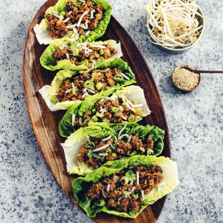 Asiatische Lettuce-Wraps