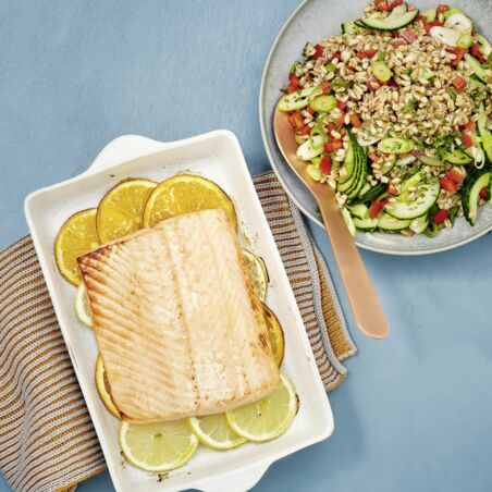Gegrillter Zitruslachs mit Dinkelsalat Gegrillter Zitruslachs mit Dinkelsalat