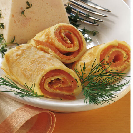 Mini-Crêpes mit Räucherlachs Mini-Crêpes mit Räucherlachs