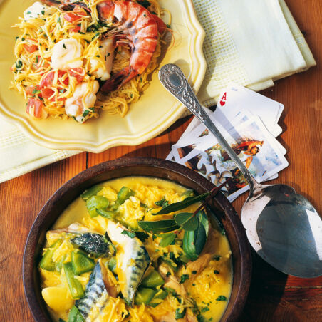Nudel-Paella mit Meeresfrüchten