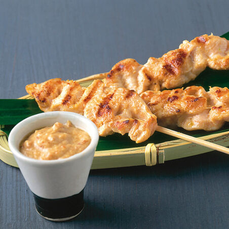 Hähnchen-Saté mit Erdnuss-Dip Hähnchen-Saté mit Erdnuss-Dip