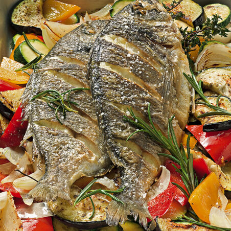 Doraden auf Mediterranem Gemüse Doraden auf Mediterranem Gemüse