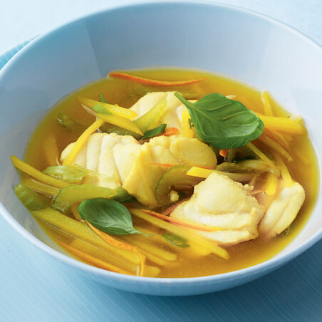 Kartoffel-Safran-Suppe mit Seeteufel Kartoffel-Safran-Suppe mit Seeteufel