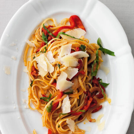 Nudeln mit Paprika-Sardellen-Sugo Nudeln mit Paprika-Sardellen-Sugo