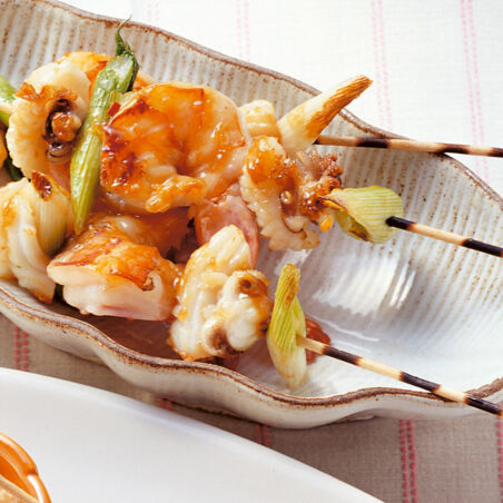 Tintenfisch-Garnelen-Spieße Tintenfisch-Garnelen-Spieße