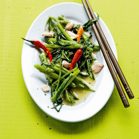 Wasserspinat mit Chili und Knoblauch (Pak Bung Fai Däng) Wasserspinat mit Chili und Knoblauch (Pak Bung Fai Däng)