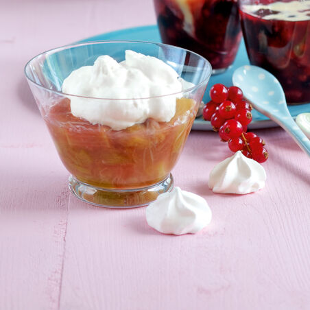 Rhabarberkompott mit Baiser-Sahne Rhabarberkompott mit Baiser-Sahne