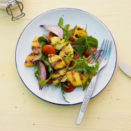 Blattsalat mit gegrillter Ananas Blattsalat mit gegrillter Ananas