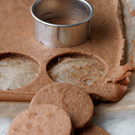 Schokoeis-Törtchen mit Himbeersauce Schokoeis-Törtchen mit Himbeersauce