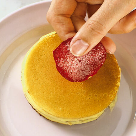 Rosen-Palatschinken-Törtchen Rosen-Palatschinken-Törtchen