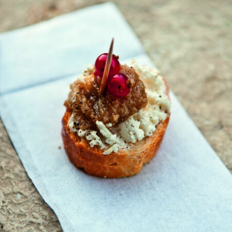 CROSTINI CON CREMA
DI NOCI CROSTINI CON CREMA
DI NOCI