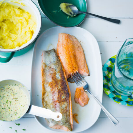 Fisch in Senfsauce mit Kartoffelpüree Fisch in Senfsauce mit Kartoffelpüree
