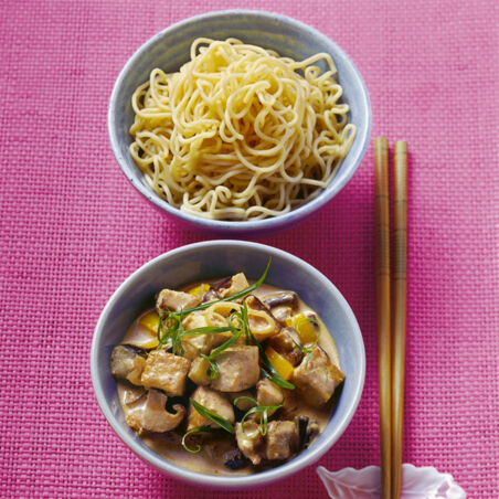 Curry-Nudeln mit Tofu