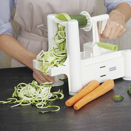 Gemüse-Sesam-Linguine mit Halloumi