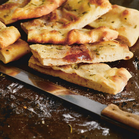 PIZZA BIANCA MIT FEIGE UND ROSMARIN PIZZA BIANCA MIT FEIGE UND ROSMARIN