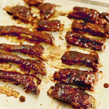 LOW & SLOW SPARERIBS LOW & SLOW SPARERIBS