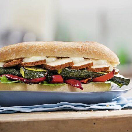 Sandwiches mit Räuchertofu und Ofengemüse Sandwiches mit Räuchertofu und Ofengemüse