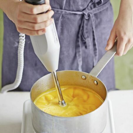 Kürbisschaumsuppe mit Ziegenkäse-Ravioli Kürbisschaumsuppe mit Ziegenkäse-Ravioli