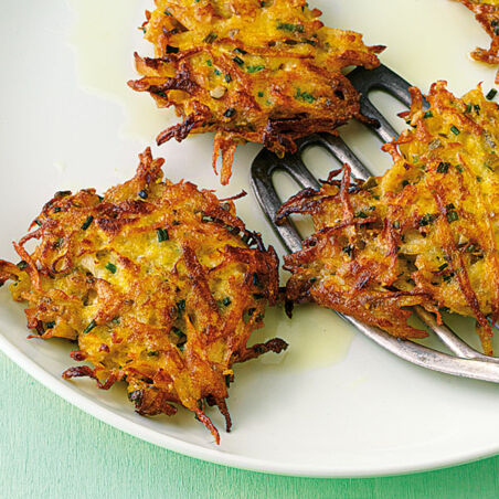 Kürbis-Sellerie-Puffer mit Schnittlauch Kürbis-Sellerie-Puffer mit Schnittlauch