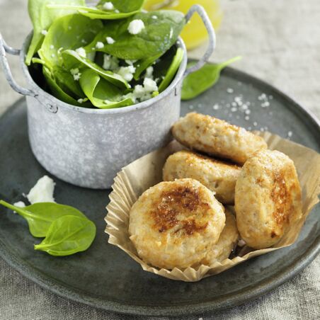 Putenfrikadellen mit Spinatsalat Putenfrikadellen mit Spinatsalat
