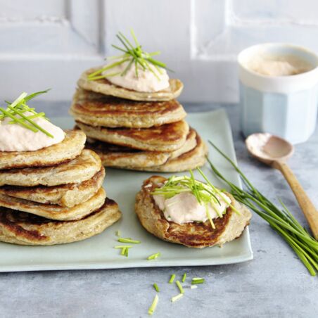 Kartoffel-Blini mit Räucherlachscreme Kartoffel-Blini mit Räucherlachscreme